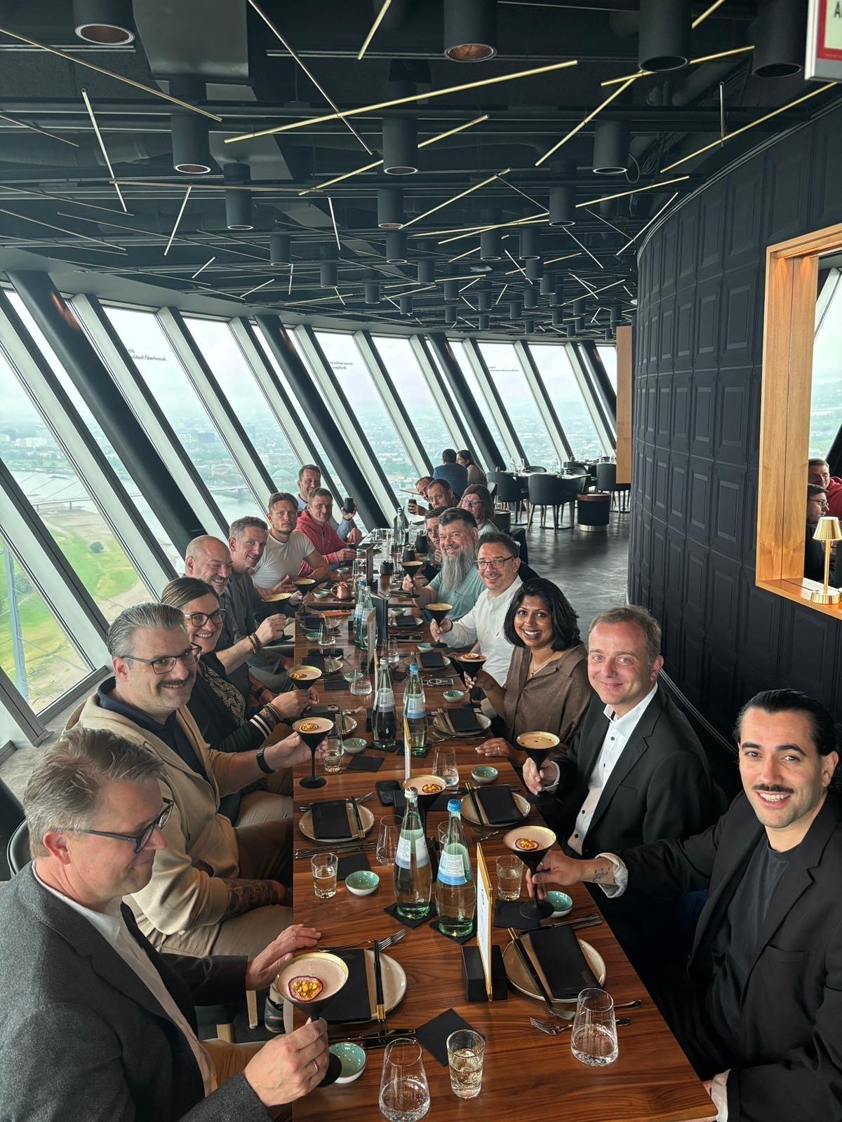 aixpedit_meeting_pax8